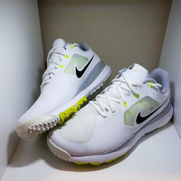 tiger woods golf shoes